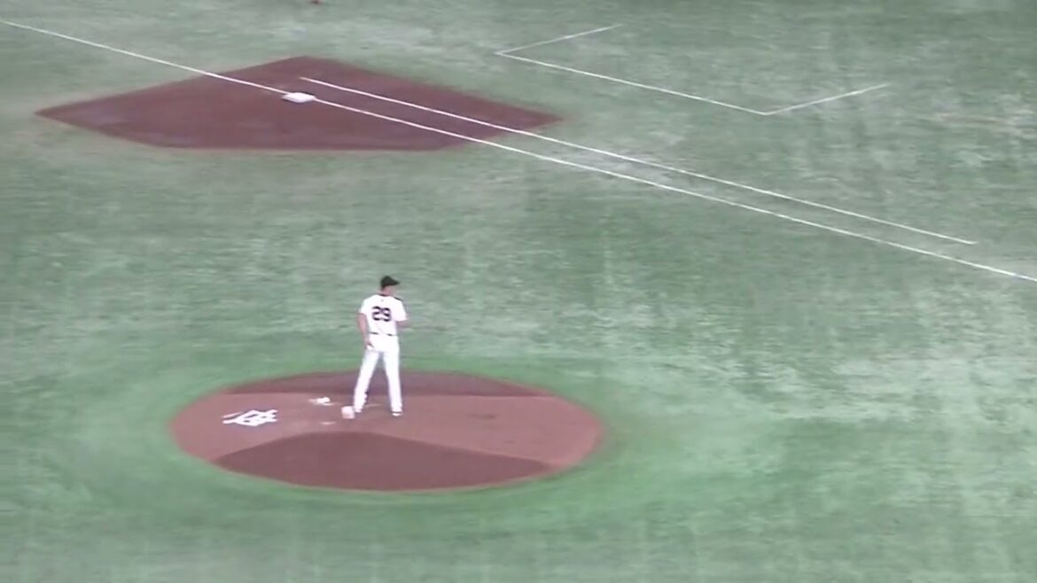 二俣翔一 低めを払うようなスイングで二塁打を放つ【読売ジャイアンツ対 広島カープ2024年6月29日】