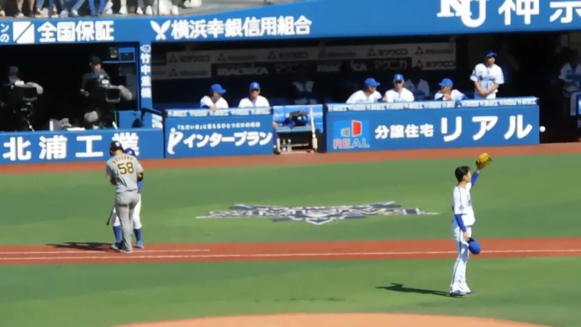 前川右京 死球を受けるもすぐさま帽子をとって謝る中川颯にお辞儀で無事を伝える