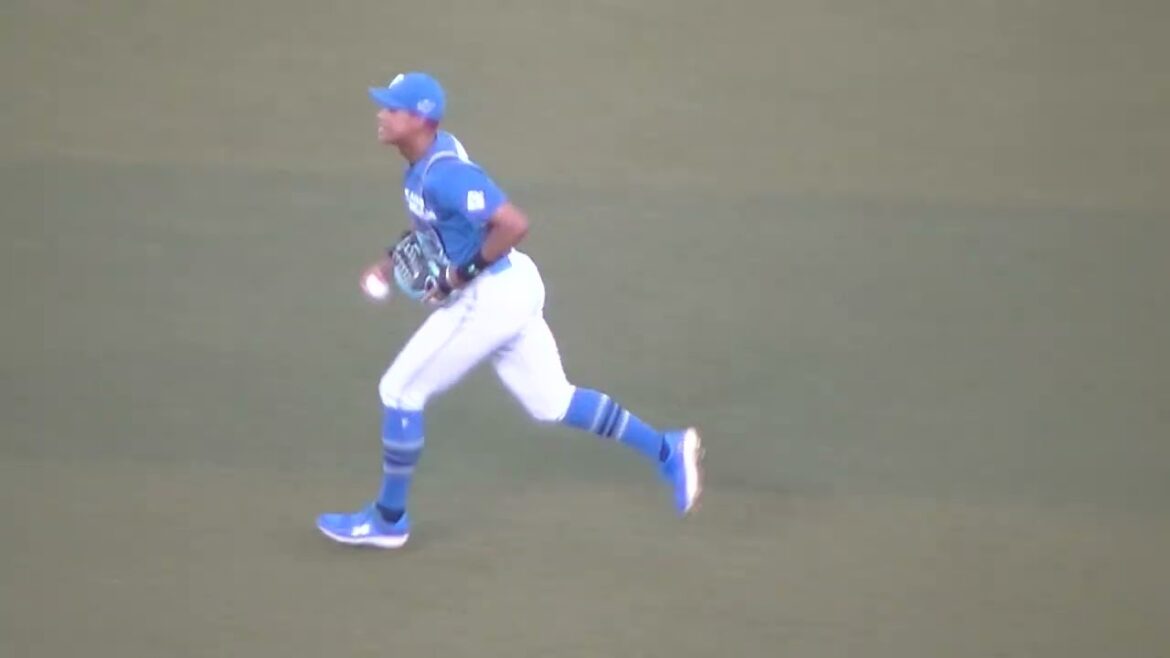 二死一二塁の場面で石川慎吾をライトフライに打ち取る加藤貴之 2024年7月19日 千葉ロッテマリーンズ対 北海道日本ハムファイターズ