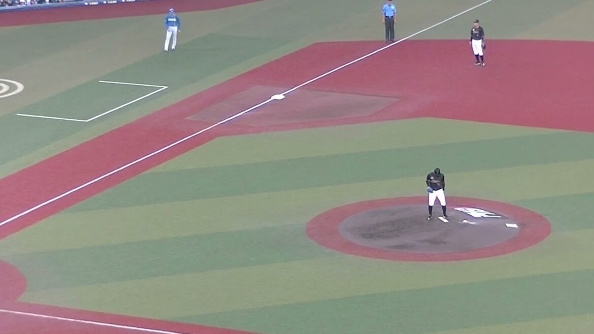 マルティネス 四球を選びノーアウトのランナー日ハム 2024年7月19日 千葉ロッテマリーンズ対 北海道日本ハムファイターズ