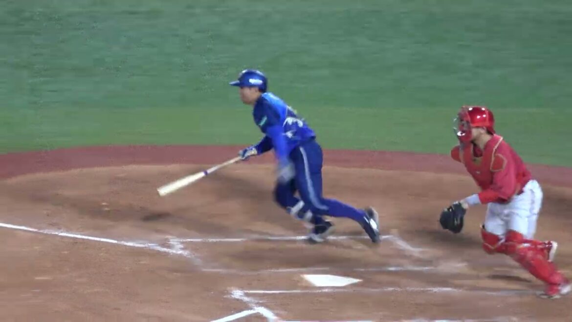 【ファインプレー】森下暢仁と指示を出した小園海斗  広島のピンチを救うゲッツー 現地映像