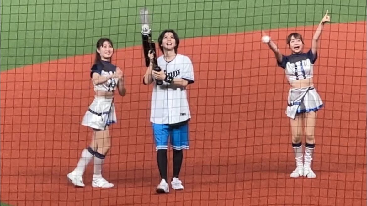 俳優の岡宮来夢さん(ライオンズファン)、真正面でのバズーカタイムと乾杯のご発声【西武vs オリックス】2024/7/17 俳優の岡宮来夢さん(ライオンズファン)、真正面でのバズーカタイムと乾杯のご発声【西武vs オリックス】2024/7/17