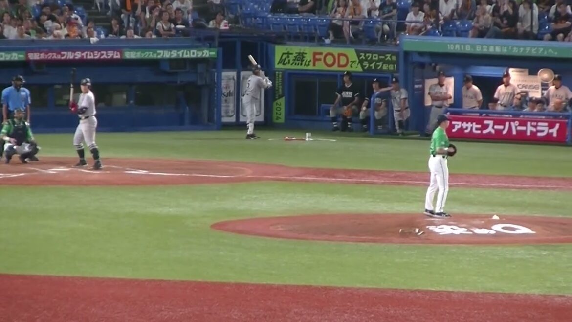 岡本和真をセカンドフライに打ち取る木澤尚文2024年7月6日 ヤクルトスワローズ対 読売ジャイアンツ