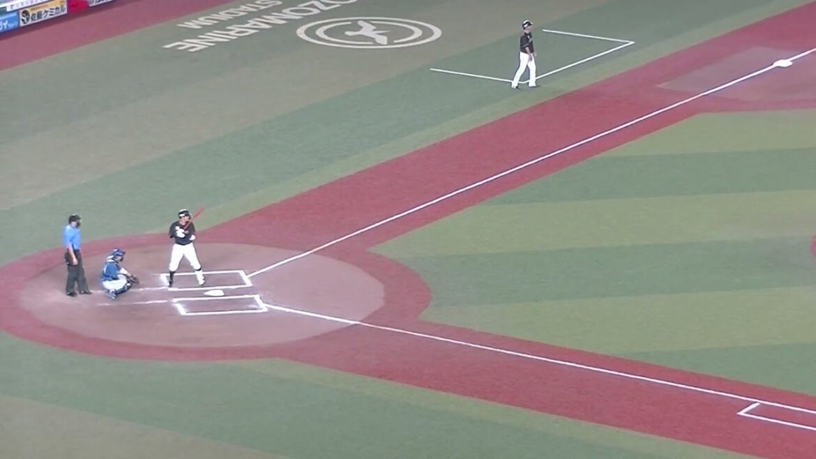 中村奨吾レフトフライ 風で流されるのをおう水谷瞬のレフト守備2024年7月19日 千葉ロッテマリーンズ対 北海道日本ハムファイターズ