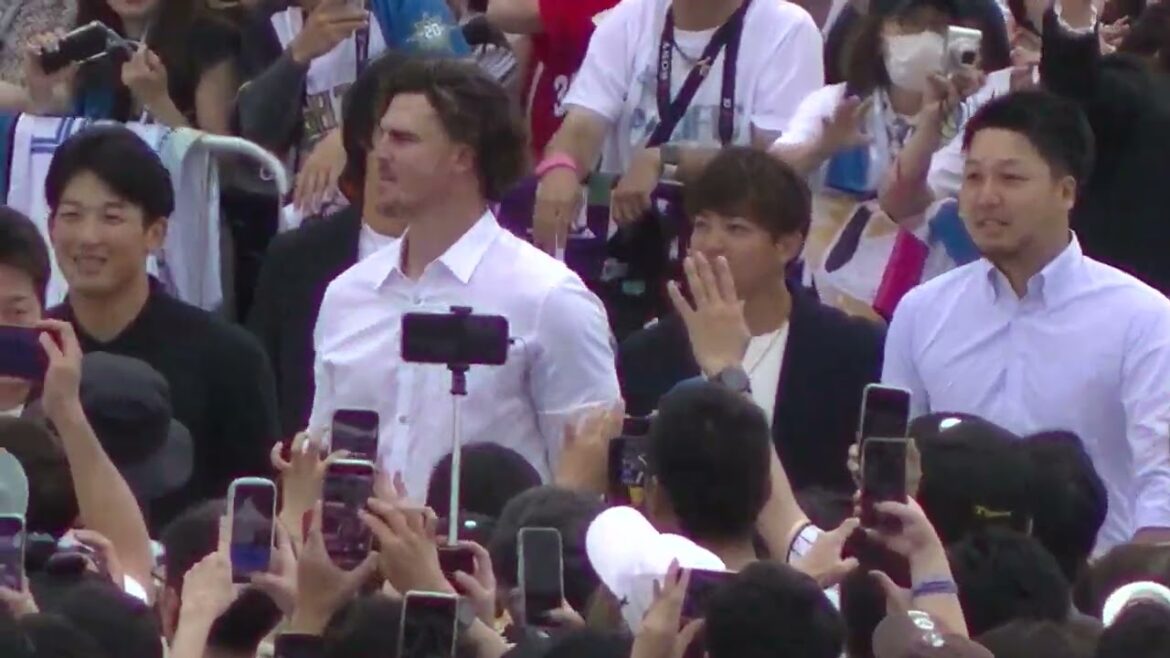 【オールスター】ブルーカーペットに横浜DeNAベイスターズ出場選手たち 2024年7月24日 マイナビオールスターゲーム エスコンフィールド