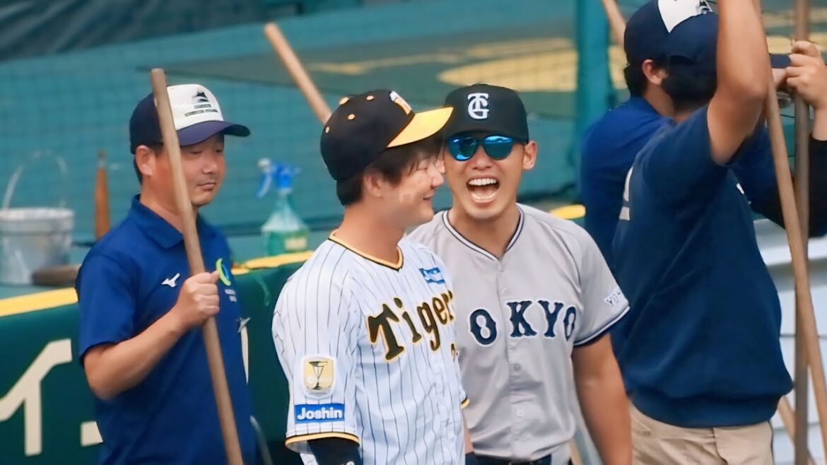 【元日本ハム戦士】渡邉諒と矢野謙次コーチが試合前に久々再会にハグ！リラックスしながら談笑！