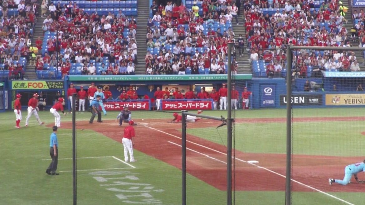 広島 矢野雅哉 満塁で走者一掃の逆転タイムリースリーベースヒット　ヤクルト vs 広島　2024年7月26日(金) 神宮球場