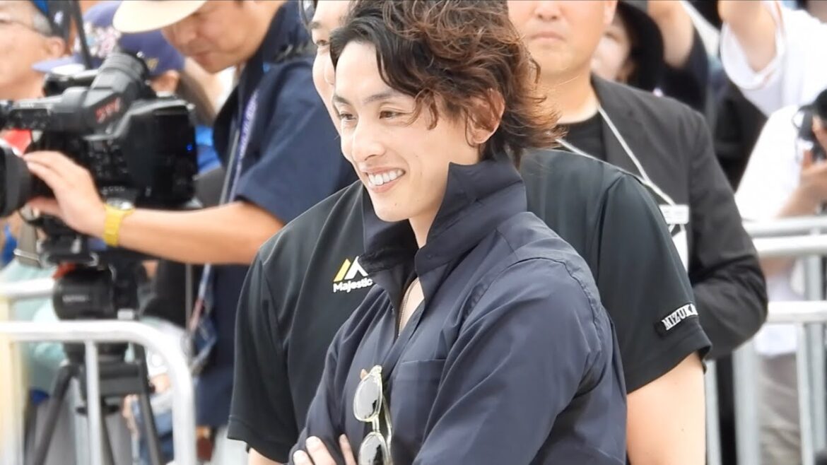 私服の周東佑京が目の前に現れて大騒ぎ！オールスターゲーム2024　美人女子アナにもインタビューを受けサングラス姿もお披露目！エスコンフィールド北海道のブルーカーペットがヤバすぎた