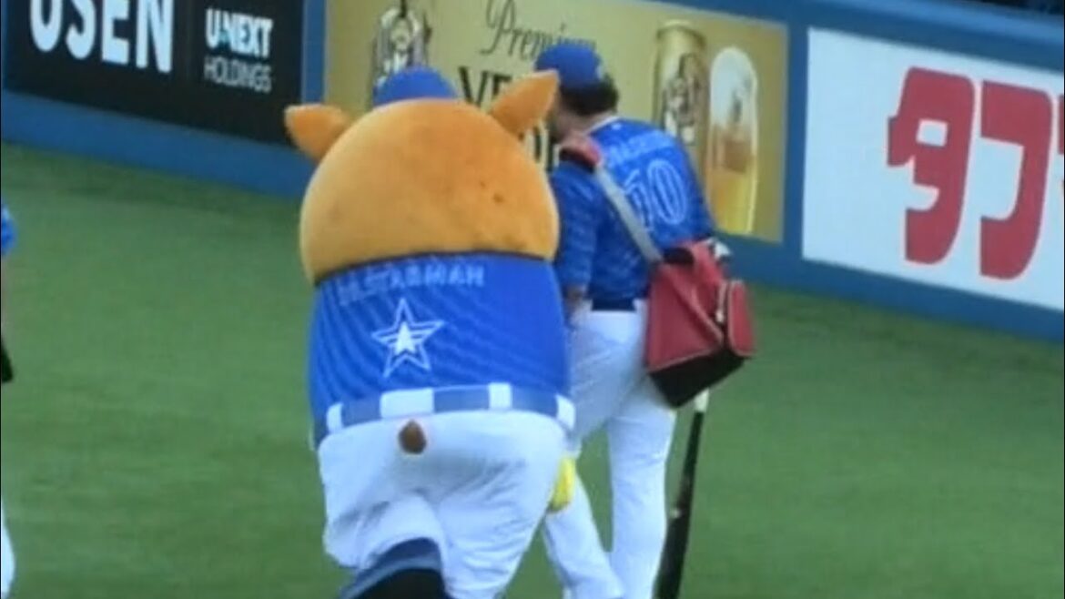 スターマン、戸柱恭孝とふれあう 20240721