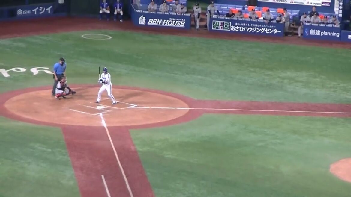 伊藤光を打ち取る高梨雄平【横浜DeNAベイスターズ 対 読売ジャイアンツ2024年6月27日】