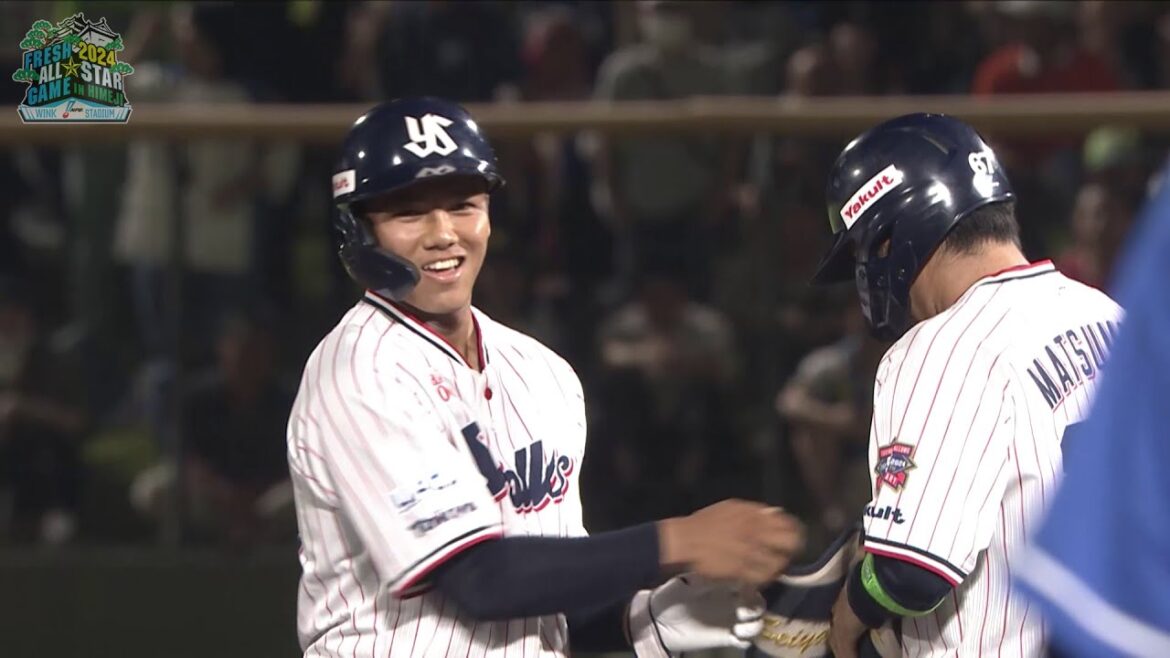8回裏、橋本星哉（ヤクルト）が走者一掃のタイムリーツーベース！ -プロ野球フレッシュオールスターゲーム2024-