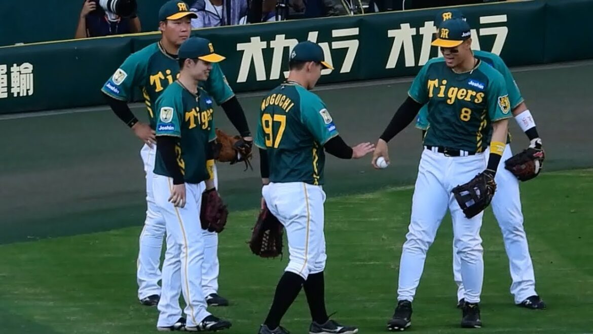 【おい触るな(笑)】野口の右手にめちゃくちゃビビり出す佐藤輝明 2024.7.28