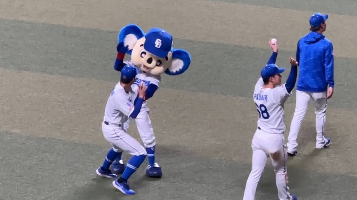 【中日ドラゴンズ】バヤシコールに反応しない岡林を無理矢理 頭を下げさせるドアラ◯中日ドラゴンズ対ヤクルトスワローズ(2024/07/30)