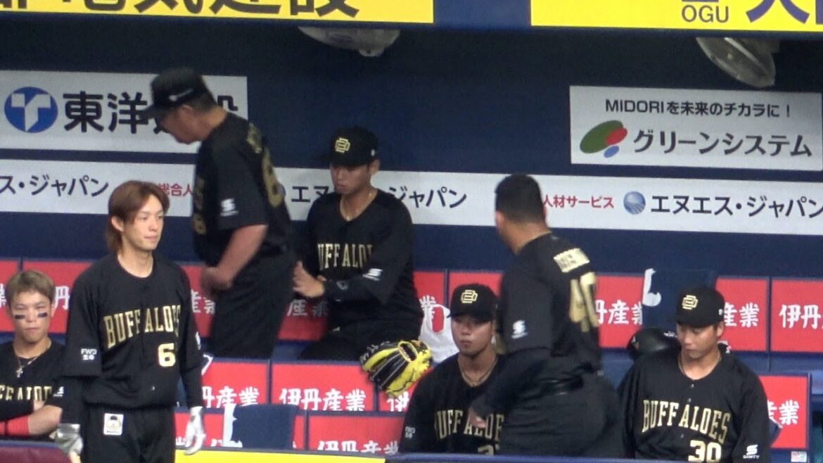 水本ヘッドのお尻をポンとする石川亮