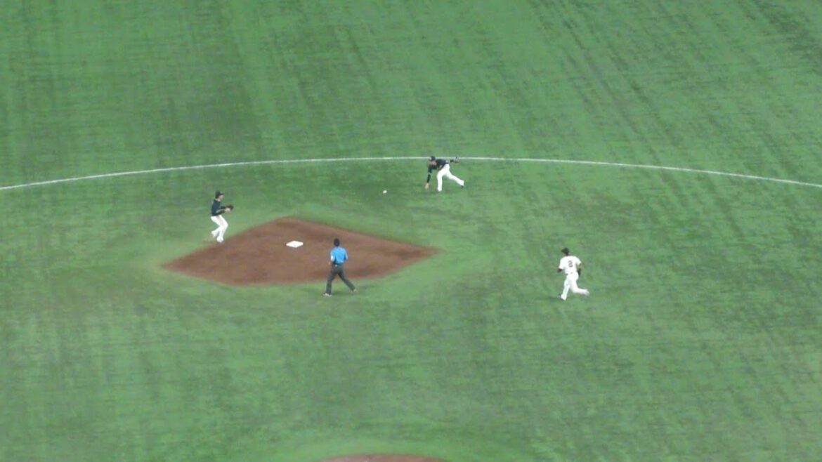 ヤクルト 武岡龍世のトスによる、463のダブルプレー 石山泰稚はナイスピッチング　巨人 vs ヤクルト　2024年8月2日(金) 東京ドーム