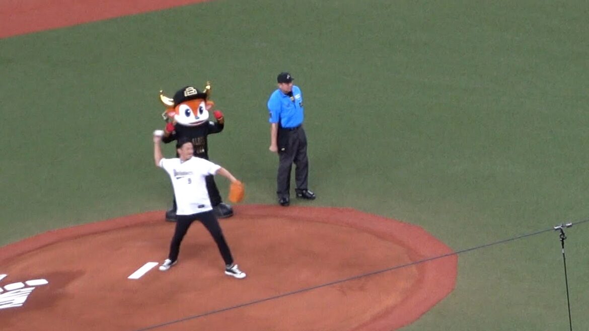 オリックスのレジェンド坂口智隆による始球式！