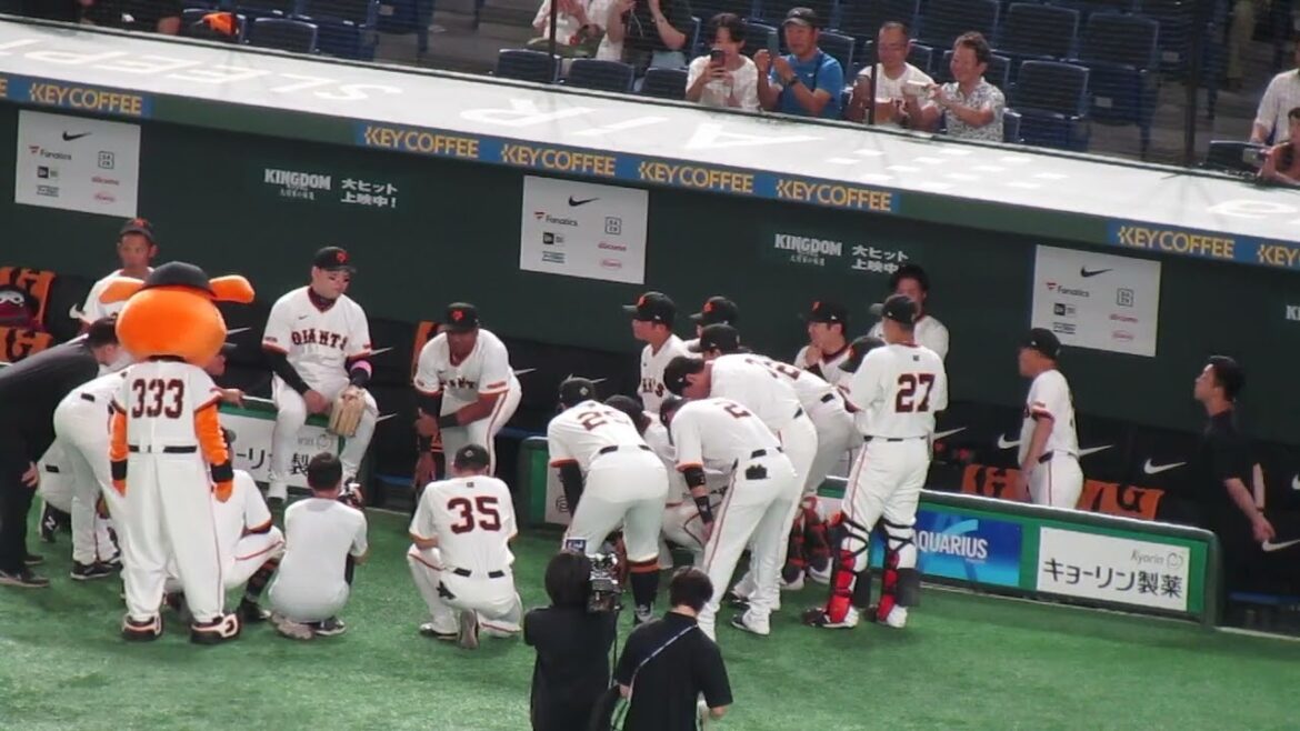 オコエ瑠偉が円陣（ 読売ジャイアンツ対 ヤクルトスワローズ 2024年8月2日）