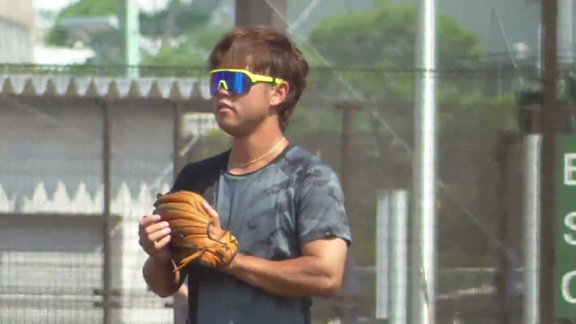 2024年8月 DOCK OF BAYSTARS YOKOSUKA 西巻 賢二 選手のノック練習