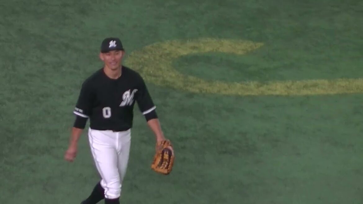 フリーバッティング中 外野を守る荻野貴司 フェンス直撃の打球を捕りに行く【読売ジャイアンツ対千葉ロッテマリーンズ2024年6月4日】