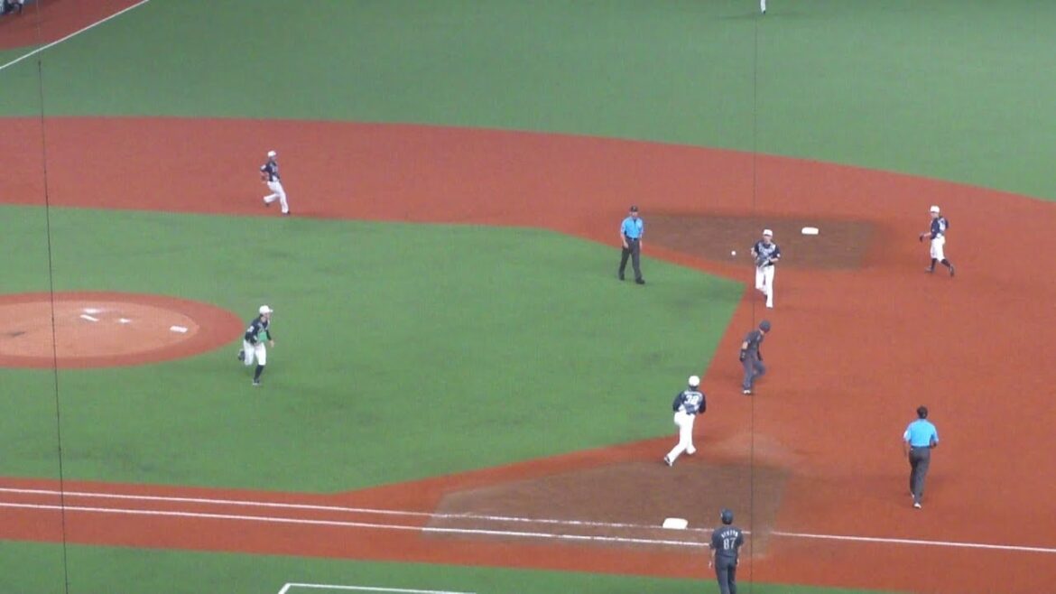 西武 隅田知一郎 1塁けん制でナイスプレー　ランナー髙部瑛斗はタッチアウトで盗塁失敗　西武 vs ロッテ　2024年7月6日(土) ベルーナドーム