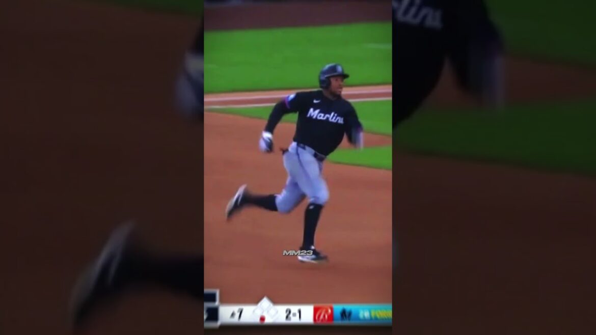 Xavier Edwards hits for the cycle! 🤯😱😤 #mlb #viralshorts #fypシ゚ #baseball #sports #shorts