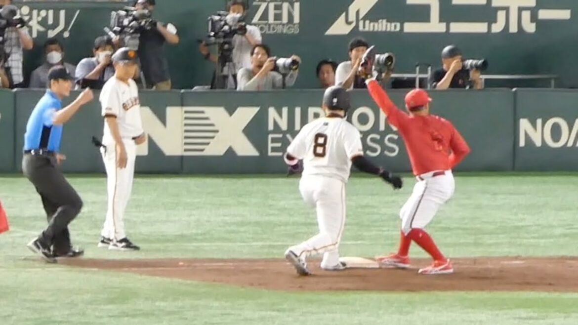 田中広輔が一人ゲッツーを完成させる頭脳プレーを披露！丸選手にタッチ後、右足で一塁ベースを踏む好判断！2024年8月6日