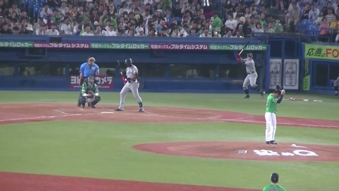 ヘルナンデスをショートフライに打ち取る小川泰弘（2024年7月5日ヤクルトスワローズ対 読売ジャイアンツ）