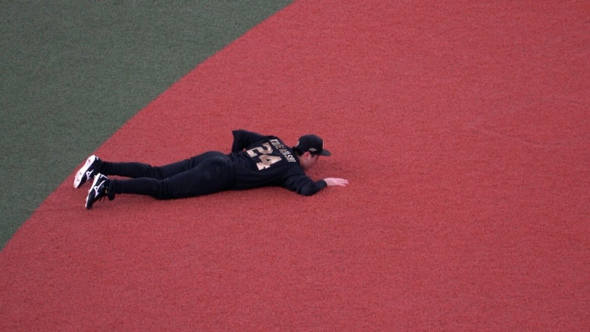 ロッテの牽制ブーイングを浴びた直後にヒット打たれピンチ拡大するも、紅林のファインプレーでなんとか無失点に抑える古田島劇場