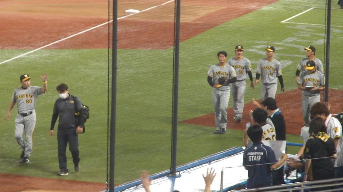 阪神 大山悠輔のキャッチによる、361のダブルプレーで試合終了　ヤクルト 3 - 6 阪神　2024年8月8日(木) 神宮球場