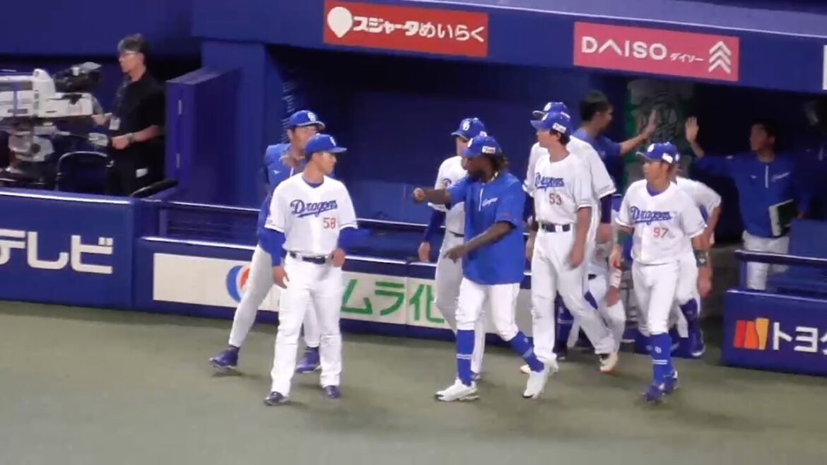 勝利の瞬間のドラゴンズベンチ　小笠原慎之介8回134球の熱投！仲良しコンビ木下拓哉カリステの笑顔　中日ドラゴンズVS読売ジャイアンツ　2024/08/09