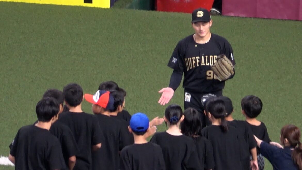 スタメンキッズの花道演出を見て「僕もそこ通るんですか？」と確認する高島泰都