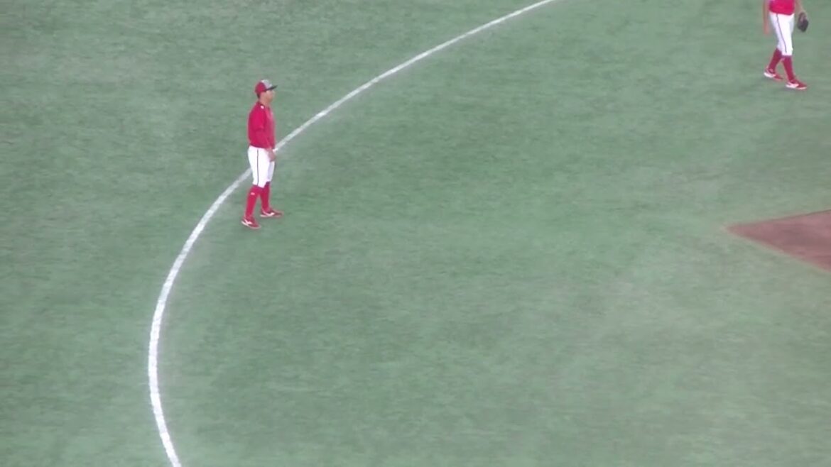 シートノック開始前の羽月隆太郎の様子【読売ジャイアンツ対 広島東洋カープ  2024年8月6日】