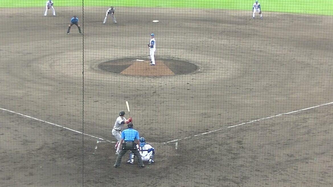 増田陸を併殺打に仕留める鍵谷陽平（2024年6月25日 北海道日本ハムファイターズ対 読売ジャイアンツ）