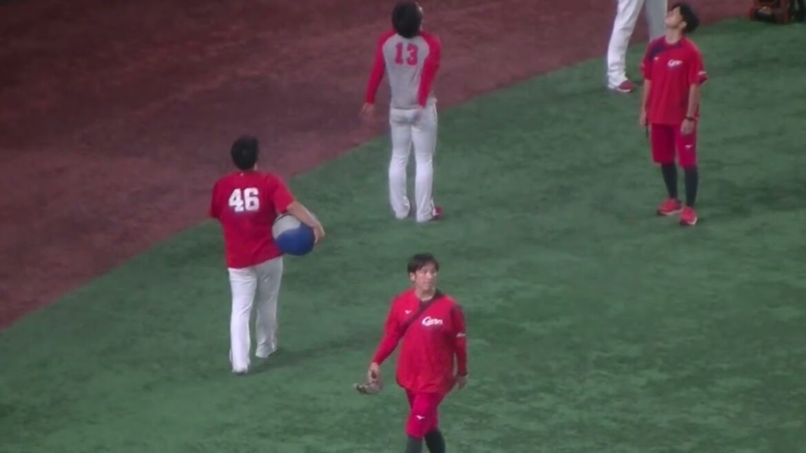 カープ メディシンボール投げる河野佳や森浦大輔【読売ジャイアンツ対 広島東洋カープ  2024年8月6日】