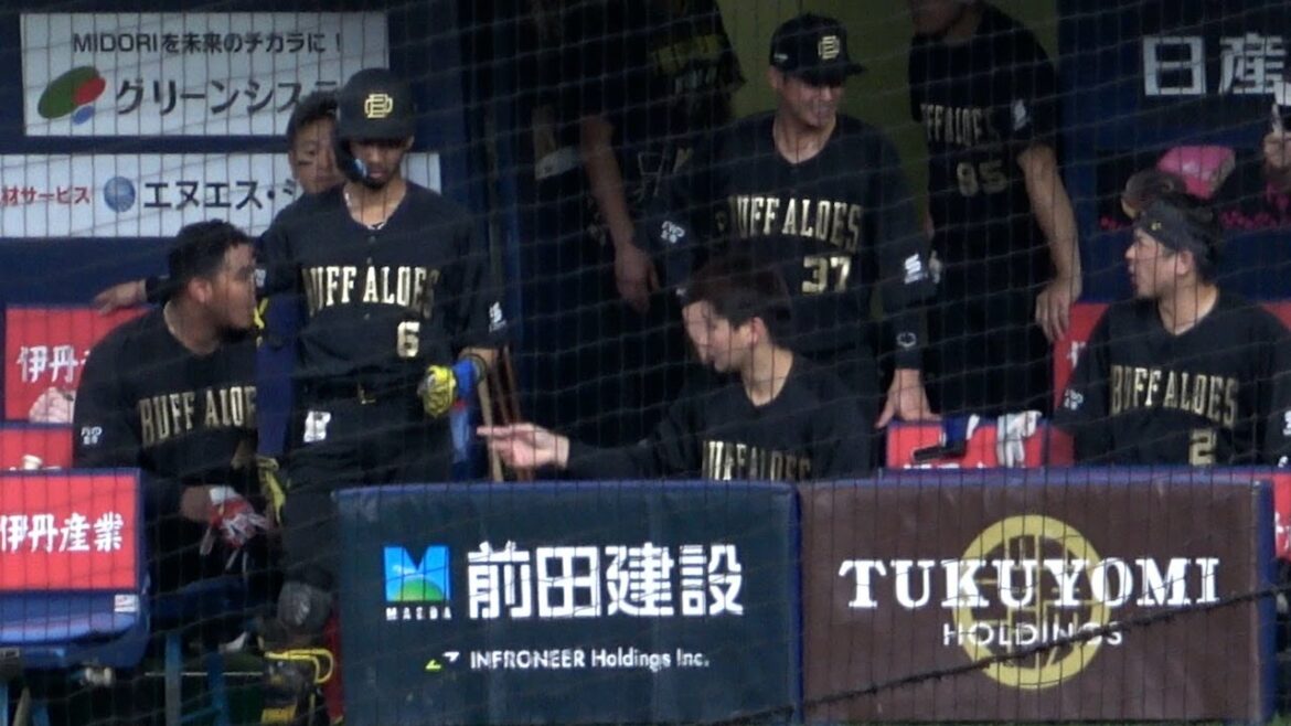 宗の股間が気になって3回タッチする紅林、案の定しばかれるw