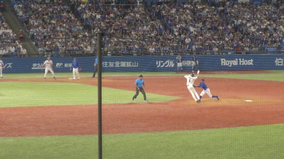 DeNA 山本祐大 ナイスプレー ランナー山田哲人タッチアウト　ヤクルト vs DeNA　2024年7月19日(金) 神宮球場
