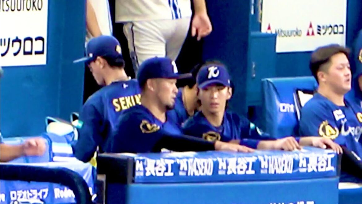 堅い感じで話す戸柱と度会くん、締めは頭チョップしてたw 横浜DeNAベイスターズ 2024/8/9