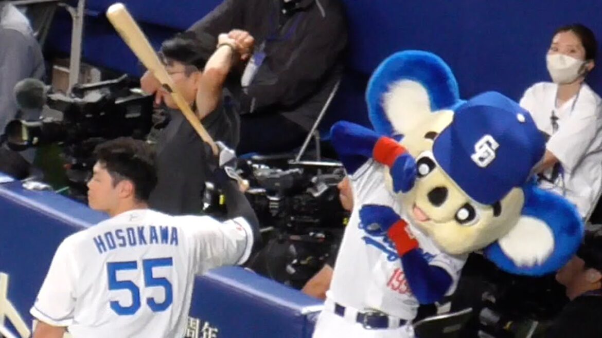 国歌演奏の直前直後でも素振りをしたい細川成也と 整列したいドアラ　味谷くんが気になる加藤匠馬　中日ドラゴンズVS広島東洋カープ　2024/06/21