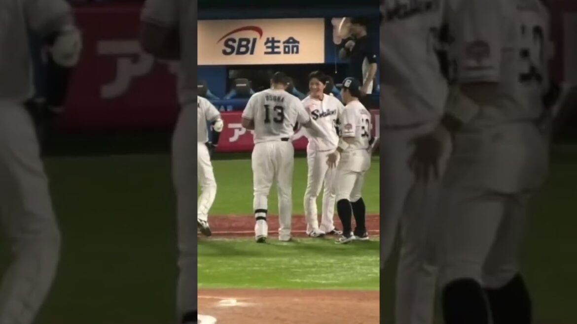 村上宗隆、オスナにイタズラするw #東京ヤクルトスワローズ  #村上宗隆 #shorts