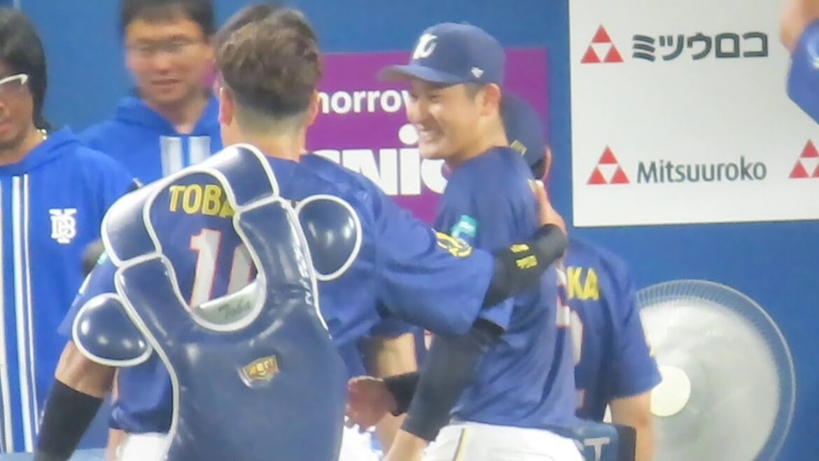 【いい先輩】戸柱恭孝、大活躍の松尾汐恩を労う