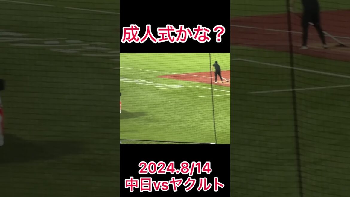 つば九郎とドアラがグラウンド内で暴走!? #shorts #東京ヤクルトスワローズ #中日ドラゴンズ