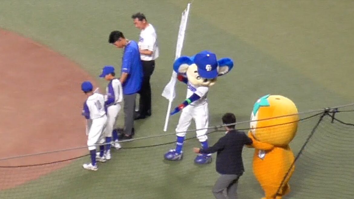 瑞穂市から富有柿贈呈　ドアラがお手伝い　暮らしやすさあふれるまち岐阜県瑞穂市デー