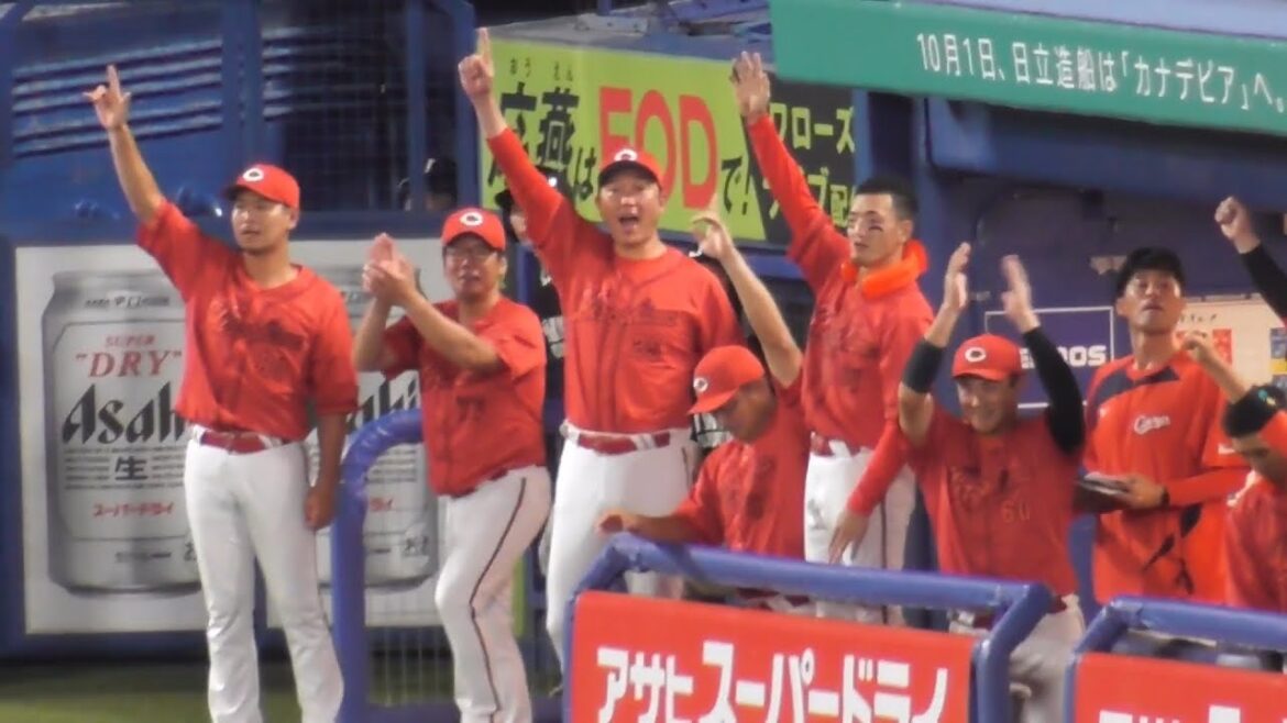 4回、末包昇大がレフトスタンドへの同点ホームラン！カープベンチも盛り上がる！2024年8月17日