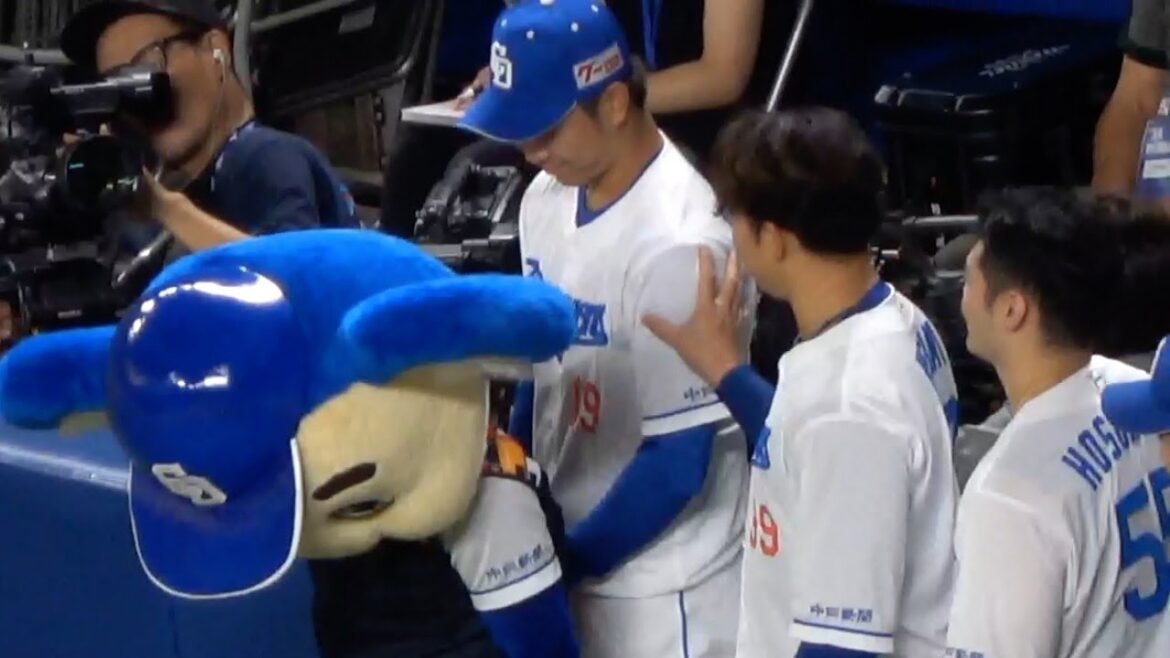 国歌演奏　髙橋宏斗がドアラの隣の立ち位置をゲット　細川成也と宇佐見真吾に促される　中日ドラゴンズVS阪神タイガース　2024/08/16