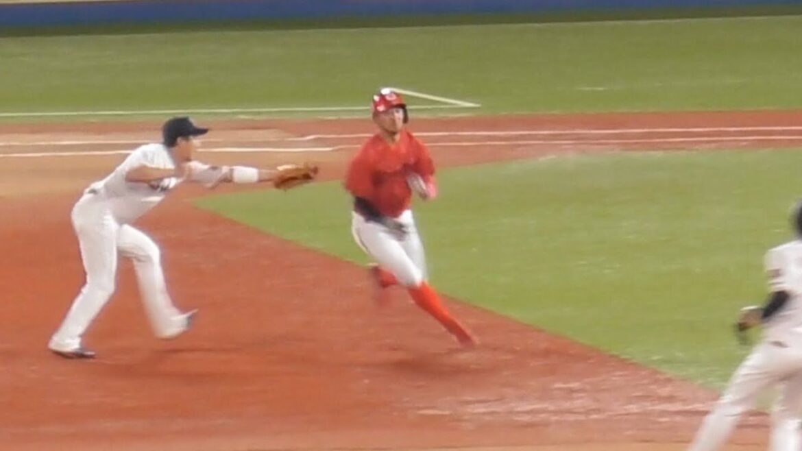 5回、矢野のセカンドゴロで菊池涼介にタッチを試みるヤクルト山田、空タッチに見えるがゲッツー成立！3フィートルール適用か、菊池はリクエストアピールせず！2024年8月18日