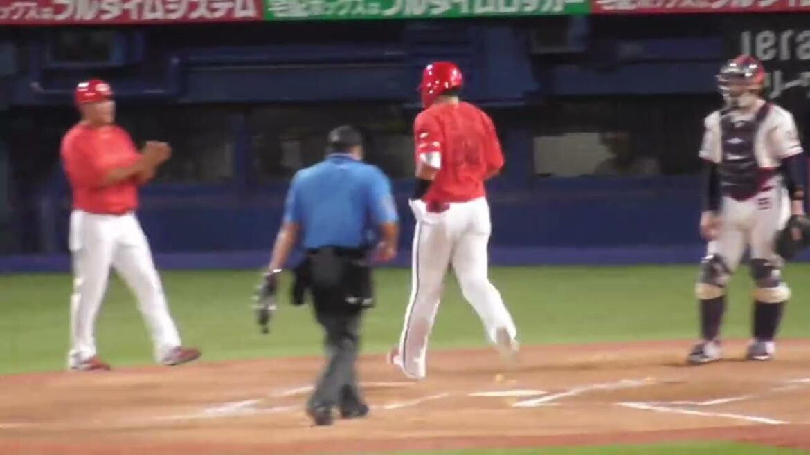 9回、末包昇大が意地の一発！本日2本目となるホームランをレフトスタンドに運ぶ！2024年8月17日