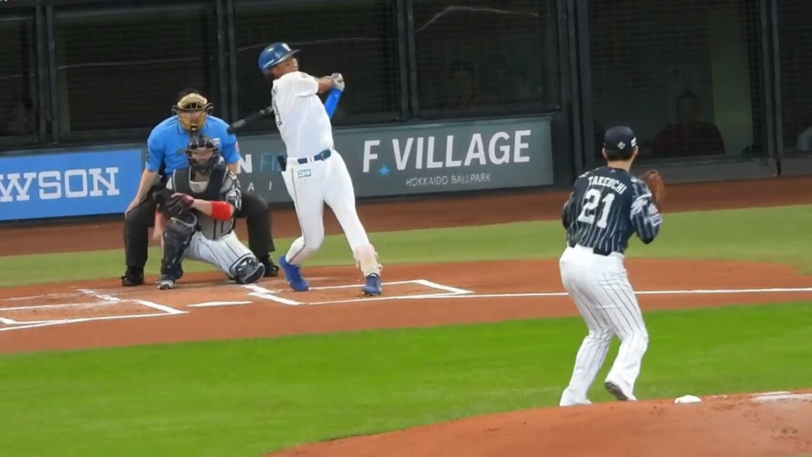 ハッピーバースデー松本剛‼︎🎂先頭打者でお祝い、水谷瞬がまつごーの登場曲でツーベースを放つ瞬間‼︎ 北海道日本ハムファイターズ