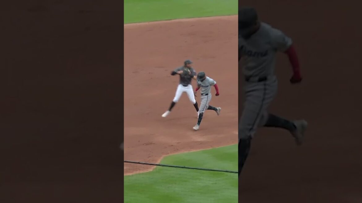 Have you ever seen a double play like this 🤯