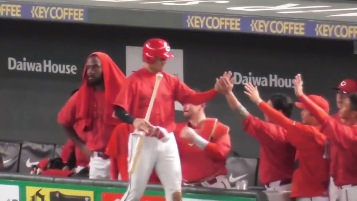 8回、小園海斗が鮮やかな流し打ちでダメ押しとなるタイムリーを放つ！2024年8月20日