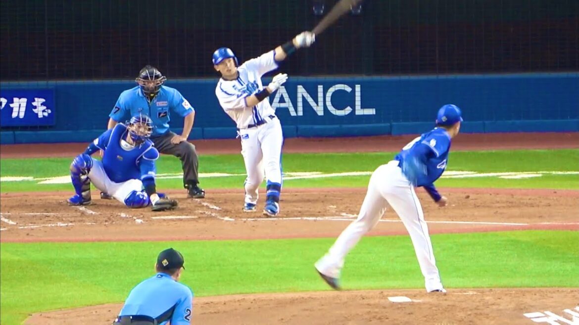 山本祐大、片手でスタンドにぶち込む３ランホームラン！ 横浜DeNAベイスターズ 2024/8/22
